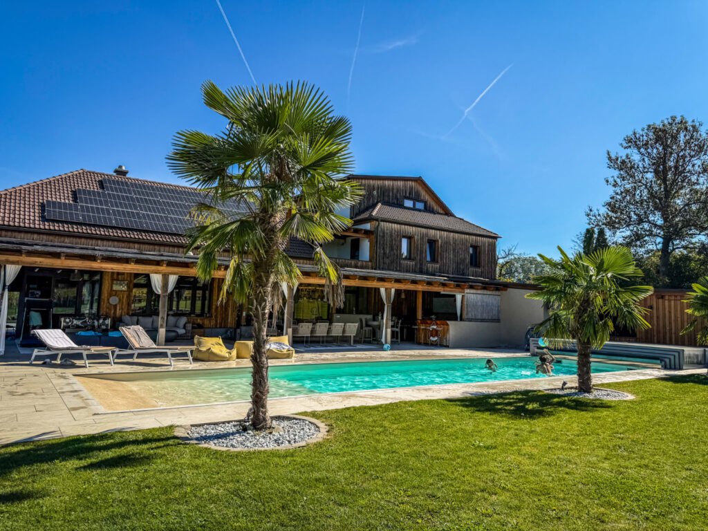 Moderner Vierkanter mit Pool